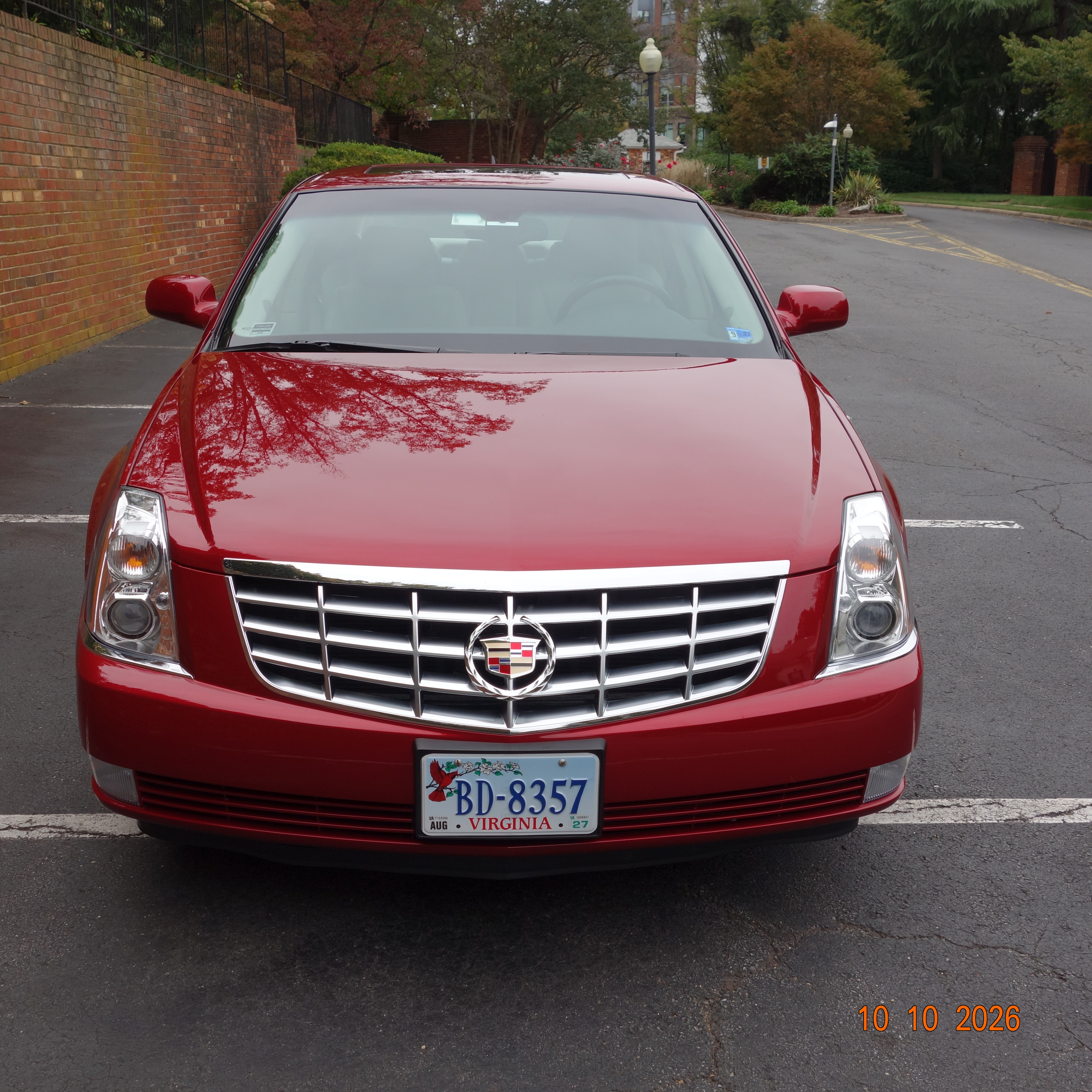 Used 2008 Cadillac DTS w/ Sun And Sound Package FWD image 2
