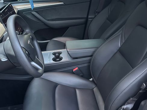 Used 2023 Tesla Model Y Performance AWD/4WD image 4