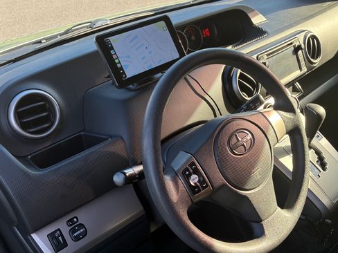 Used 2015 Scion xB FWD image 9