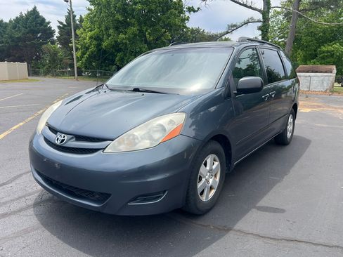 Used 2008 Toyota Sienna FWD image 2