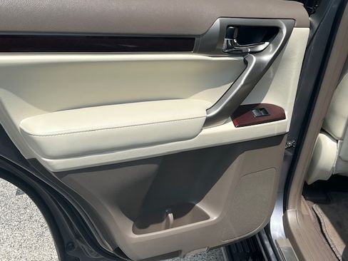 Used 2015 Lexus GX 460 w/ Premium Package image 16