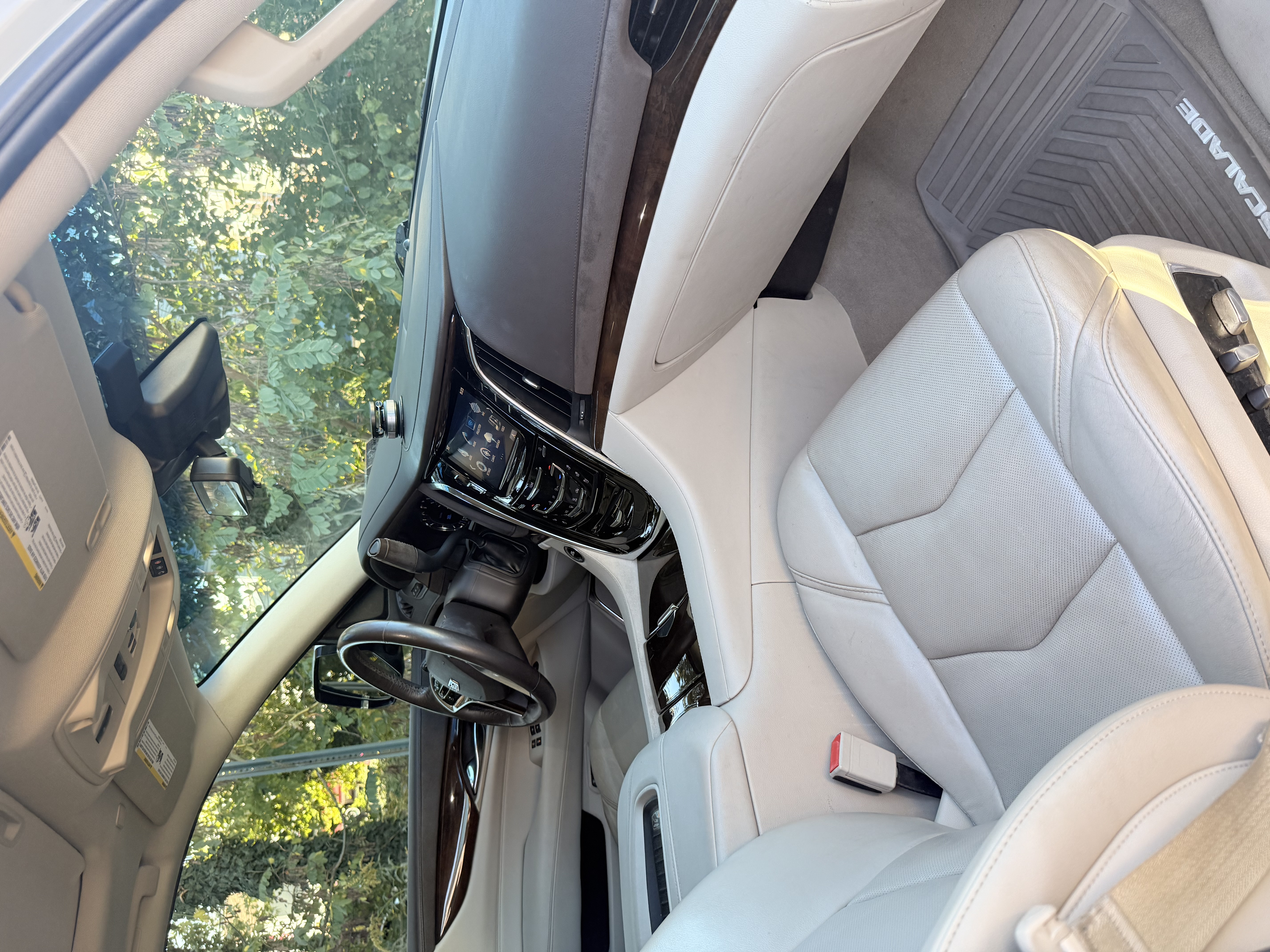 Used 2017 Cadillac Escalade Luxury AWD/4WD image 21