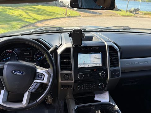 Used 2018 Ford F350 Lariat w/ Chrome Package image 10