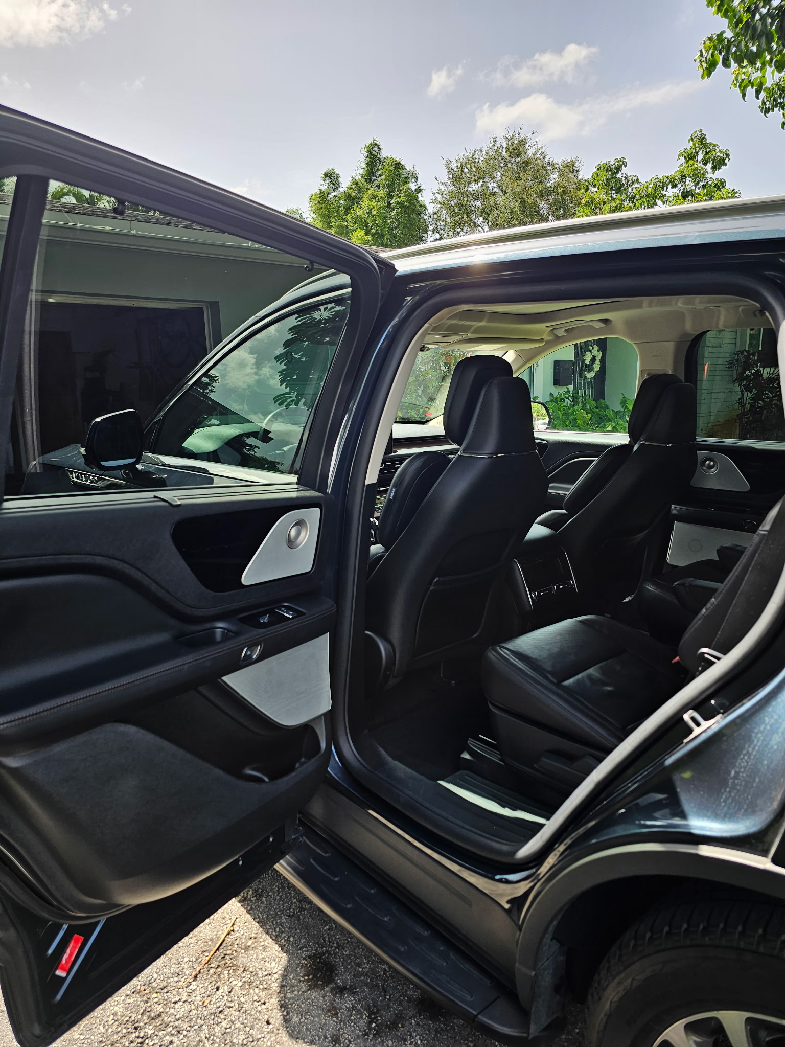 Used 2023 Lincoln Aviator Reserve w/ Equipment Group 201A RWD image 10