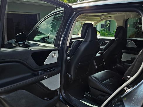 Used 2023 Lincoln Aviator Reserve w/ Equipment Group 201A RWD image 10