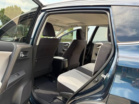 Used 2018 Toyota RAV4 XLE FWD image 9