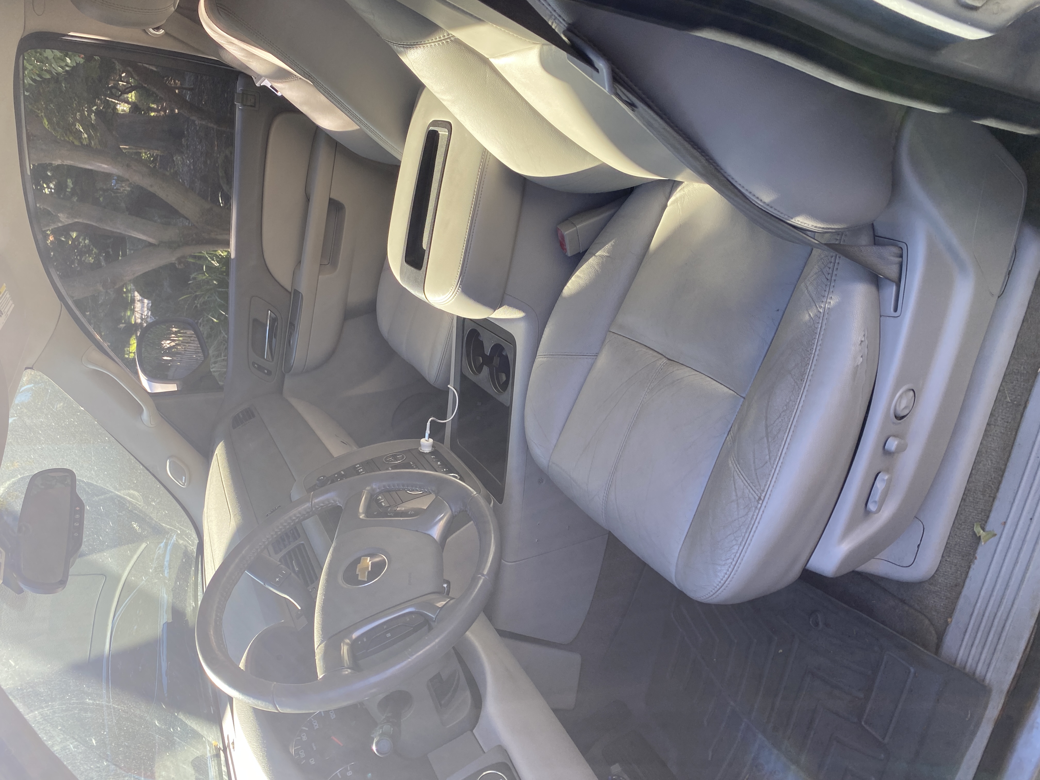 Used 2011 Chevrolet Suburban LT w/ Luxury Package AWD/4WD image 11