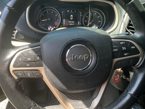 Used 2014 Jeep Cherokee Latitude AWD/4WD image 6