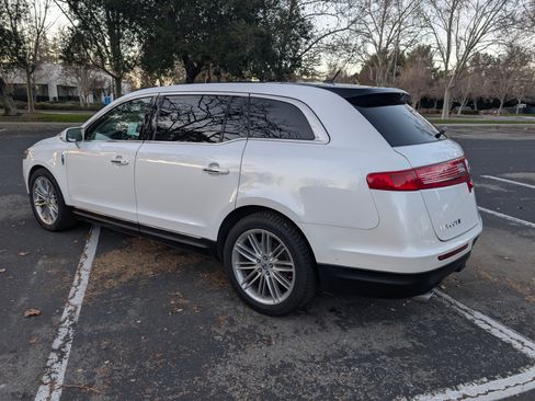 Used 2013 Lincoln MKT EcoBoost Sport Utility 4D image 4