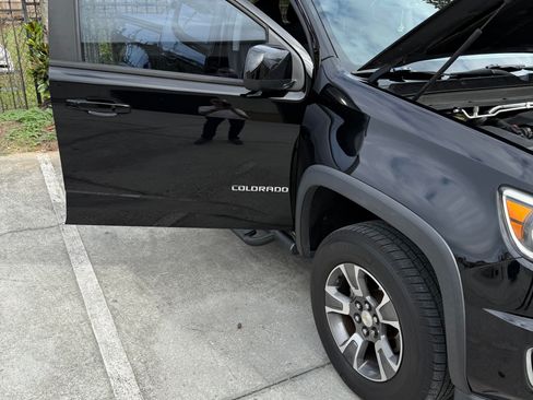 Used 2017 Chevrolet Colorado Z71 w/ LPO, Gearon Divider Package image 12