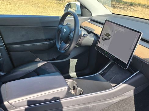 Used 2020 Tesla Model Y Long Range AWD/4WD image 9