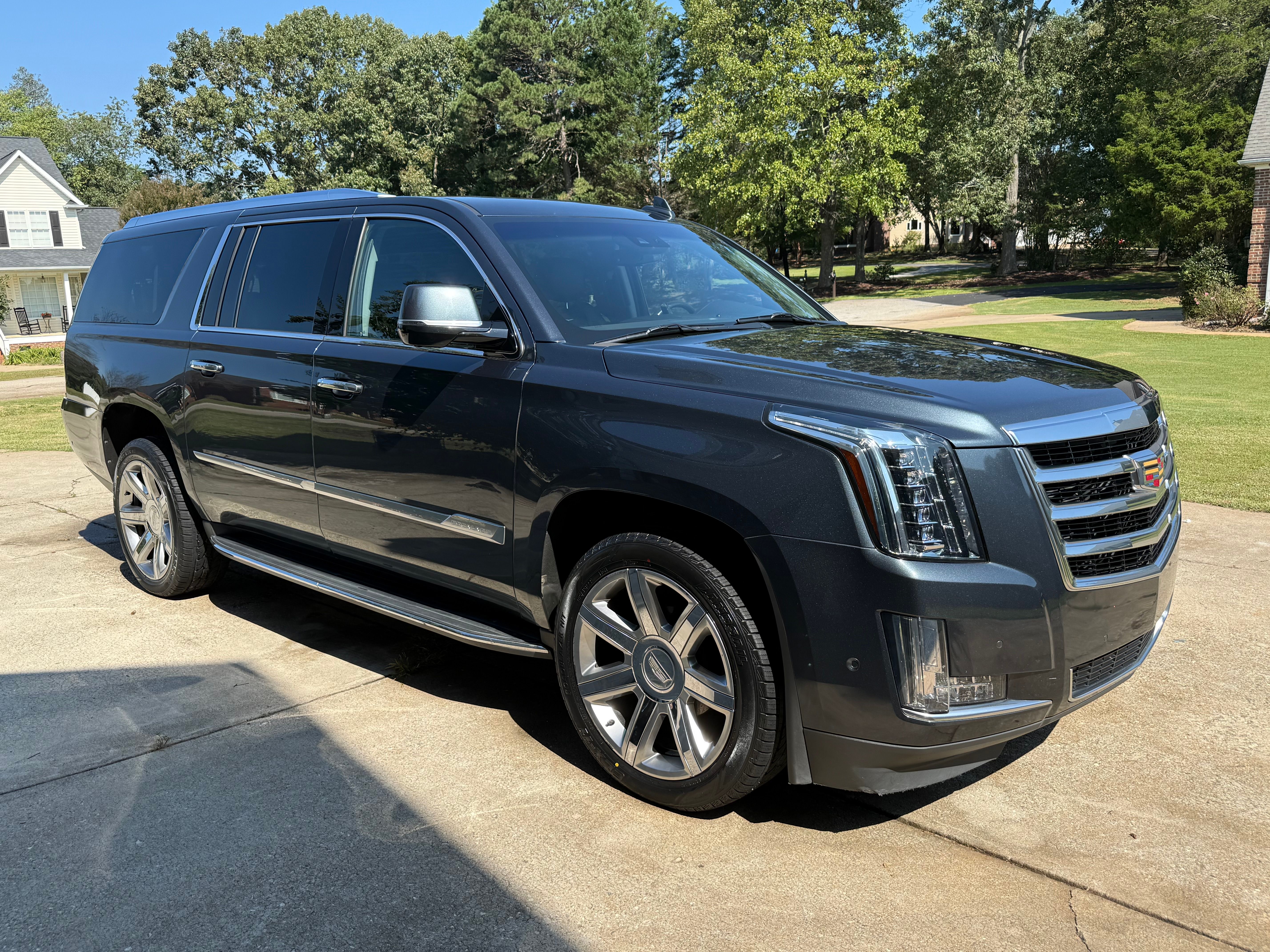 Used 2019 Cadillac Escalade ESV Luxury AWD/4WD image 1