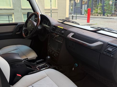 Used 2011 Mercedes-Benz G 550 image 9