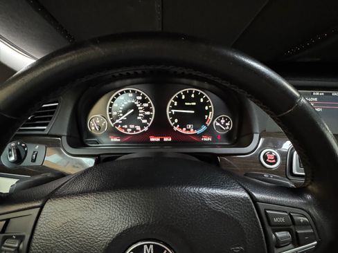 Used 2011 BMW 740i image 8