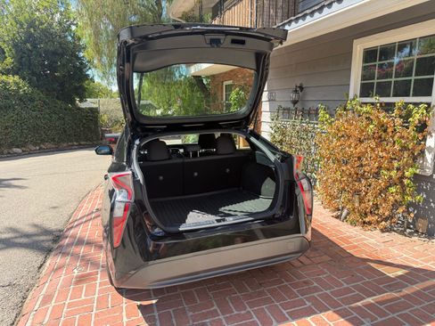 Used 2017 Toyota Prius Three w/ Advanced Technology Package FWD image 6