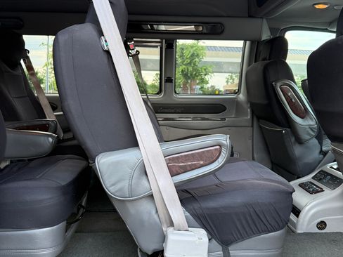 Used 2013 Chevrolet Express 2500 Extended Van 3D image 9