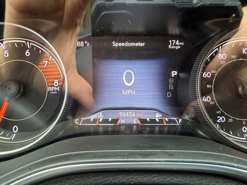 Used 2019 Jeep Cherokee Trailhawk image 6