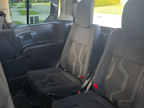 Used 2015 Ford Transit Connect XLT image 9