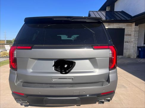 Used 2025 GMC Yukon XL Denali w/ Denali Reserve Package image 5