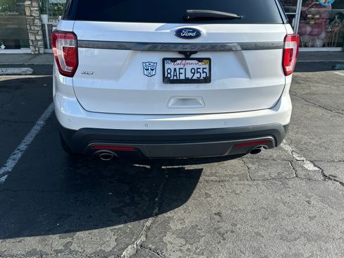 Used 2017 Ford Explorer XLT w/ Equipment Group 202A image 5