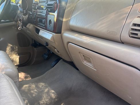 Used 2006 Ford F250 Lariat image 11