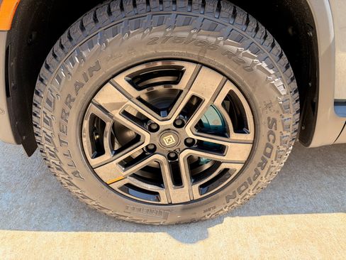 Used 2026 Rivian R1T Premium AWD/4WD image 28