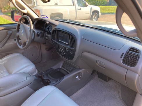 Used 2006 Toyota Sequoia SR5 RWD image 10