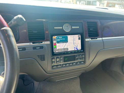 Used 2004 Lincoln Town Car Ultimate image 5