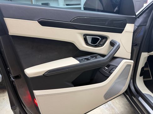 Used 2022 Lamborghini Urus AWD/4WD image 13
