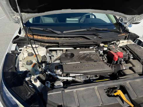Used 2024 Nissan Rogue SV image 6