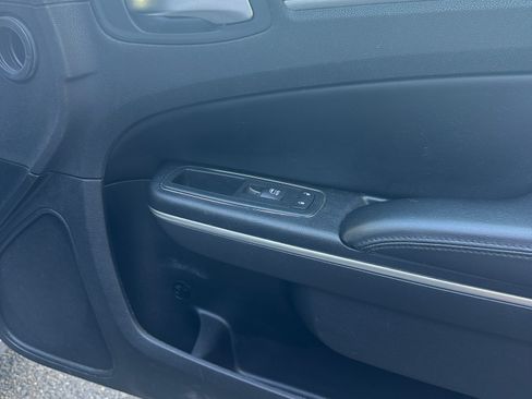 Used 2011 Chrysler 300 C RWD image 15