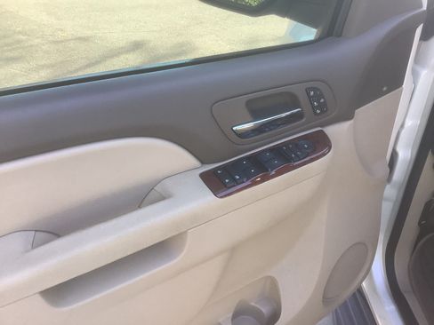 Used 2013 Chevrolet Tahoe LTZ image 19