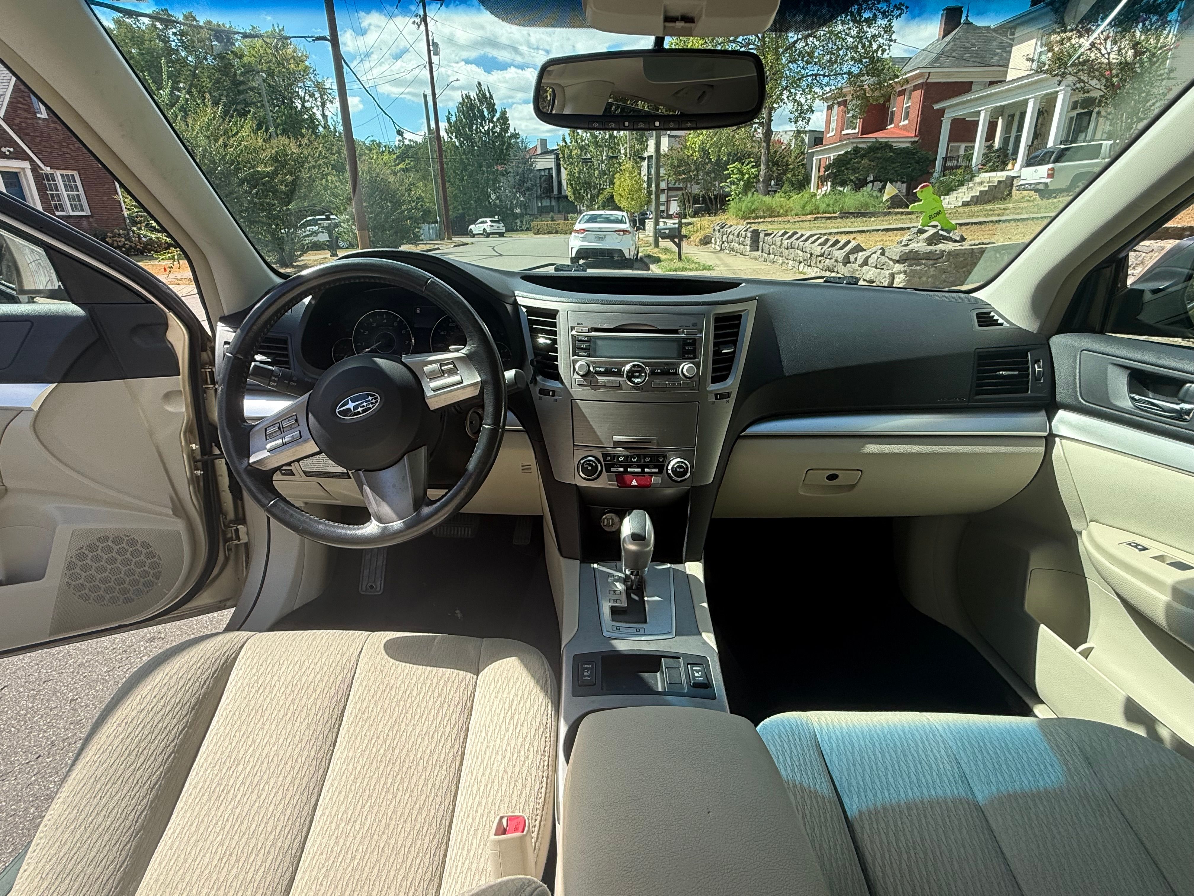 Used 2010 Subaru Outback 2.5i Premium AWD/4WD image 4