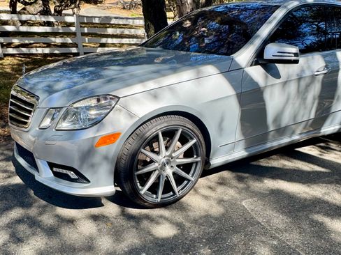 Used 2011 Mercedes-Benz E 550 Sedan image 30