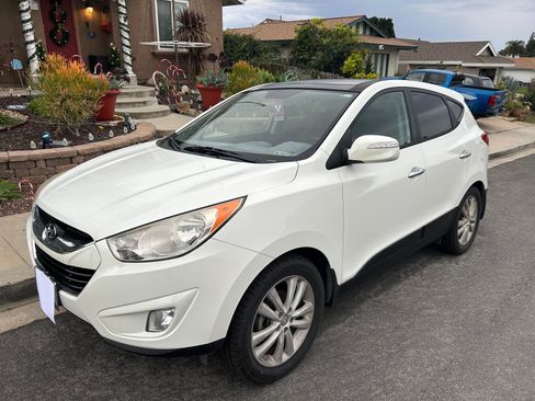 Used 2011 Hyundai Tucson Limited w/ Premium Pkg 3 image 2