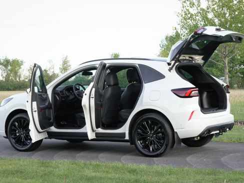 Used 2024 Ford Escape ST-Line Elite w/ Premium Technology Package image 6