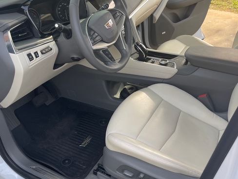 Used 2025 Cadillac XT5 Premium Luxury w/ Technology Package image 5