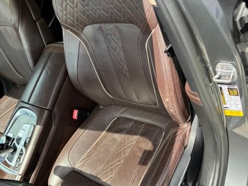 Used 2017 BMW 740i image 14