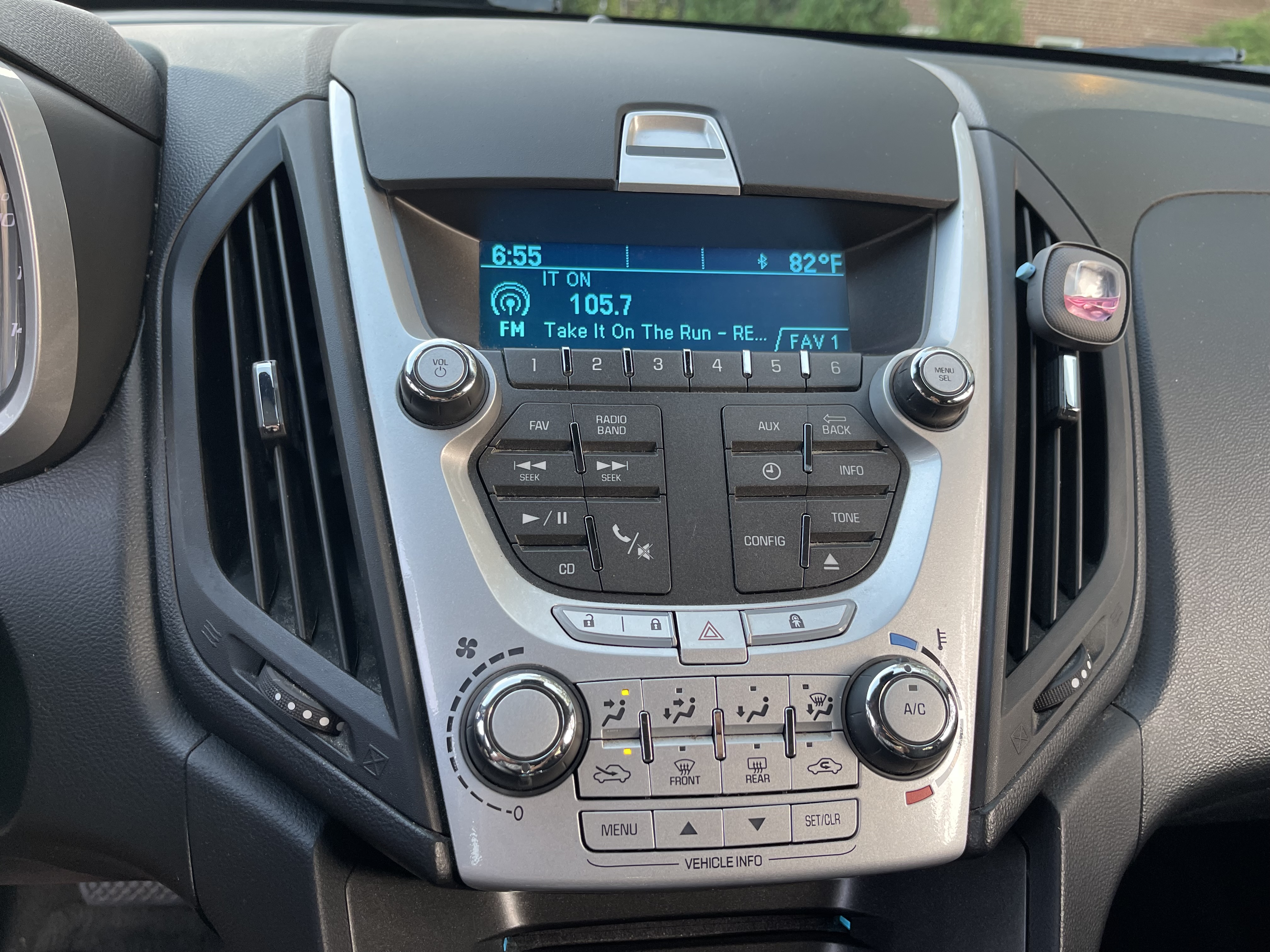 Used 2015 Chevrolet Equinox LS AWD/4WD image 12