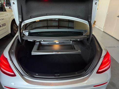 Used 2019 Mercedes-Benz E 300 image 10