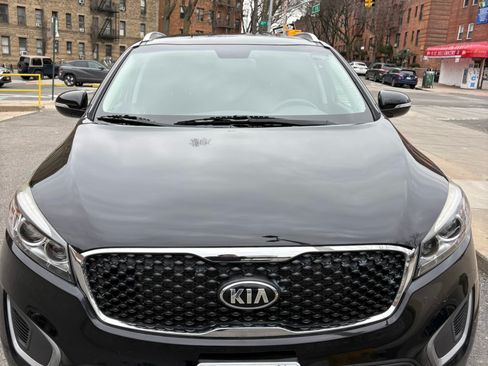 Used 2017 Kia Sorento LX Sport Utility 4D image 1