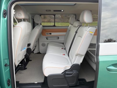 Used 2025 Volkswagen ID. Buzz 1st Edition image 5