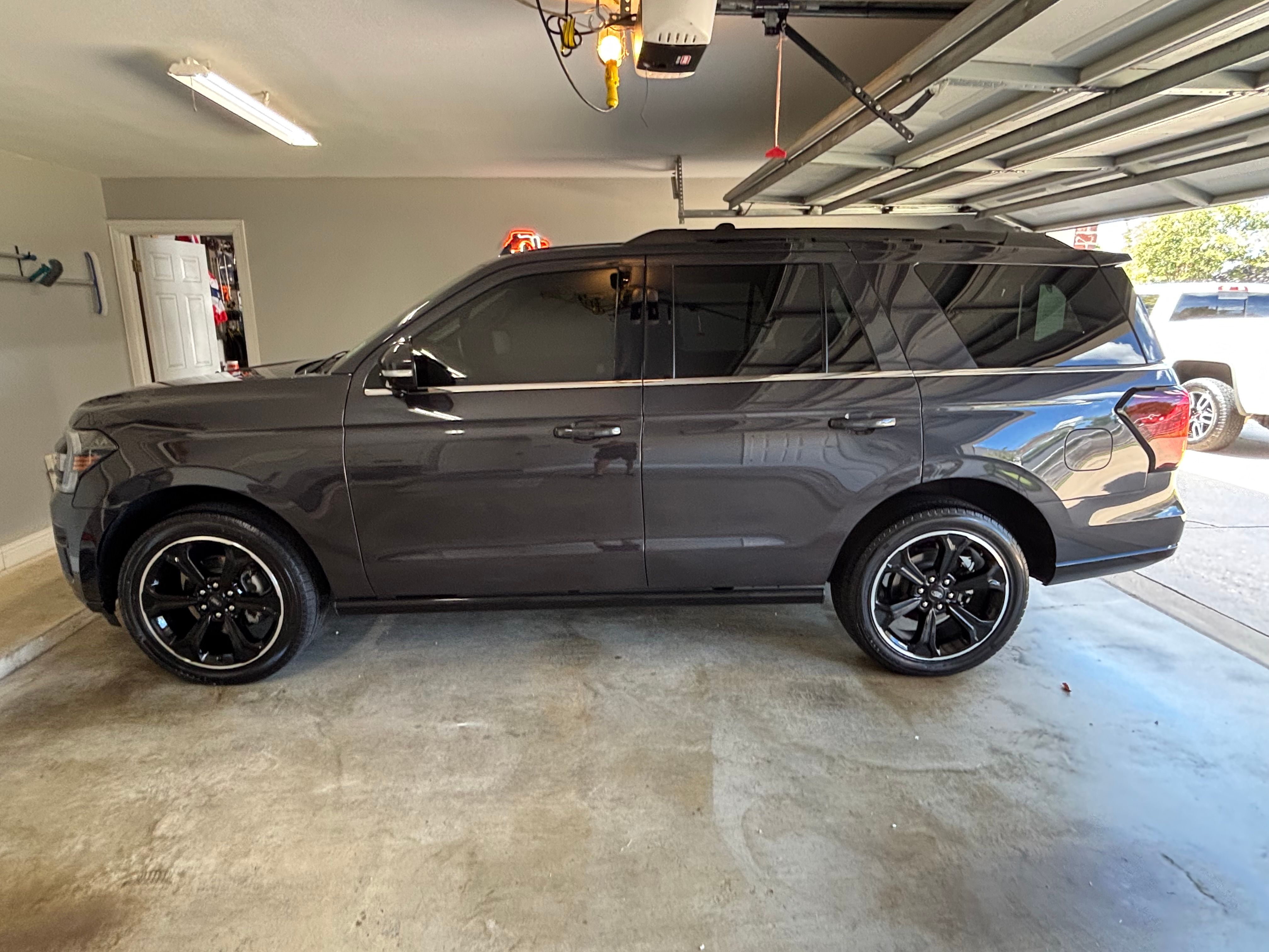 Used 2024 Ford Expedition Limited AWD/4WD image 12
