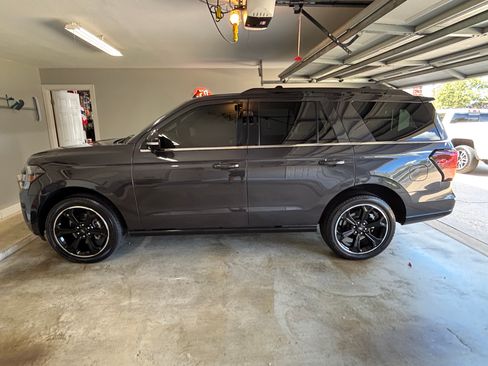 Used 2024 Ford Expedition Limited AWD/4WD image 12
