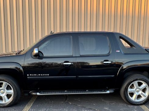 Used 2008 Chevrolet Avalanche LT w/ LT Preferred Equipment Group image 2