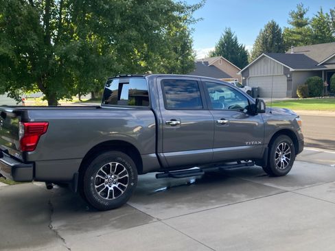 Used 2021 Nissan Titan SV w/ SV Convenience Package RWD image 1