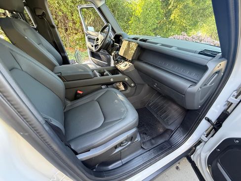 Used 2026 Land Rover Defender 110 S image 26