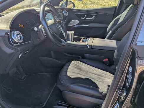 Used 2022 Mercedes-Benz EQS 580 4MATIC Sedan image 11