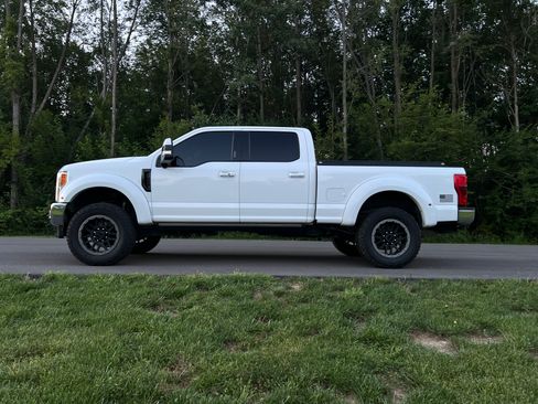 Used 2019 Ford F250 Lariat w/ Lariat Ultimate Package AWD/4WD image 5