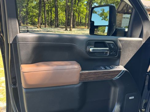 Used 2023 Chevrolet Silverado 2500 High Country AWD/4WD image 16